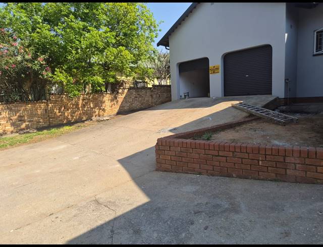 4 BEDROOM HOUSE FOR SALE IN GEELHOUTPARK